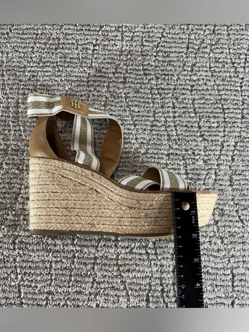 Tommy Hilfiger Women's Size 8.5 Gold Multi Texture Theia Espadrille Wedge Sandal